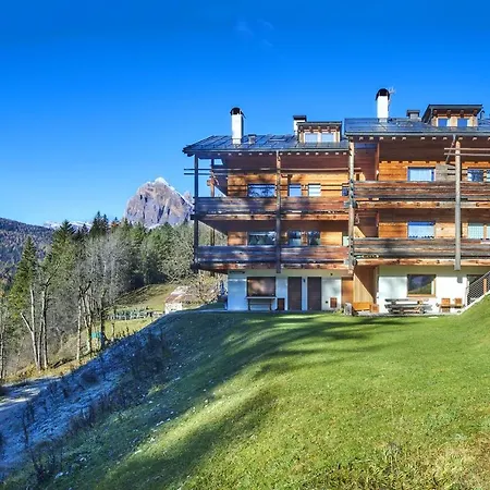 The Wooden House Cortina