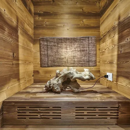 The Wooden House Cortina