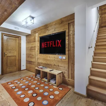 The Wooden House Cortina Apartment