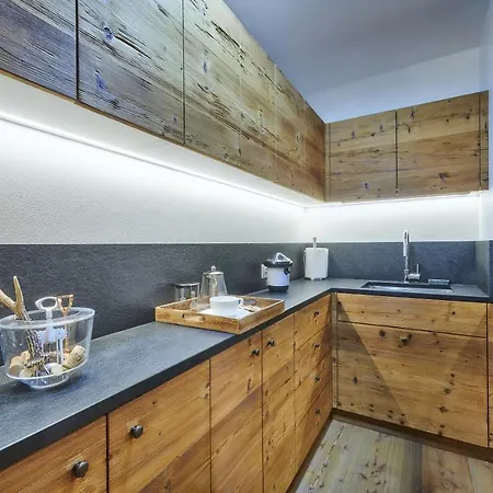 The Wooden House Cortina Apartment *